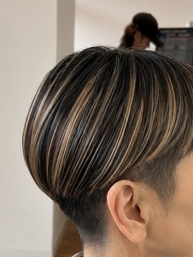 コワファースト 別府 白髪を活かしたハイコントラストスタイル