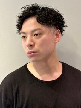 スカーレット(Scar/let) 大人の色気を引き出すパーマスタイル/刈り上げショート