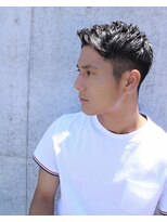 レイドバック(LAID BACK)&nbsp;ラフウェットなアップバングのツーブロックショートヘア