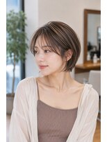 バグズ(Baguz)&nbsp;大人可愛い透け感ハイライトショートボブ