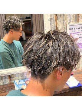 ヘアーアンドリラックス 十日市場店(hair & relax y-21) センターパートハイライト