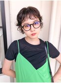 カーリーなパーマが可愛いクールショート