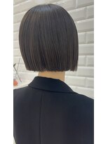 襟足ギリギリパツッとボブ<原田>