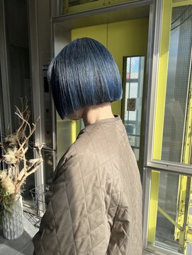 ガルボ ヘアー(garbo hair) ブラック　ブルー　マチルダボブ　カット　ケアブリーチ