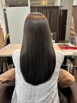 クオン(kuon) 髪の芯から発光するような艶めき。