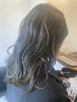 ブリック(Brick) 透明感たっぷりカーキアッシュ