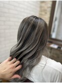 ニュアンスカラー/センターパート/ツヤ髪スタイル/ブルージュ