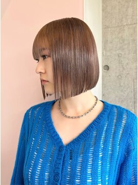 ソル ジングウマエ(SOL JINGUMAE) タッセルボブ切りっぱなしボブミルクティーベージュ外ハネボブ