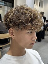 スペインカールフェードハイライトパーマメンズスパイラルパーマ