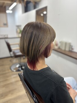 エストレヤ(ESTRELLA) ウルフカット　インナーカラー