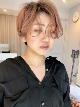 ワール(whirl.) ハイトーンのピンクベージュ「大人ショート」☆