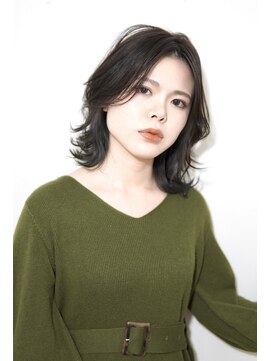 グリッター(GRITTERs) ＊大人の愛され＊無造作グレージュカラーミディアムウルフ