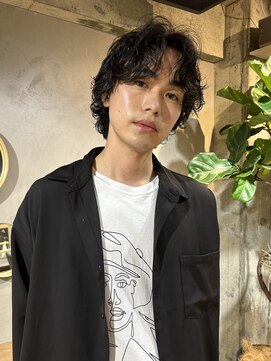 キュー(Cue_) メンズミディアム無造作カットパーマ（表参道原宿）