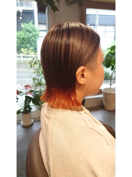トナリ(tonari) 裾カラーオレンジのボブスタイル