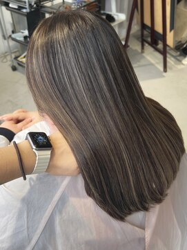 アパートメント オブ ソロン 市川(The Apartment of Solon) レイヤー/ショートボブ/くびれ/ハイライト/白髪ぼかし/市川/小岩