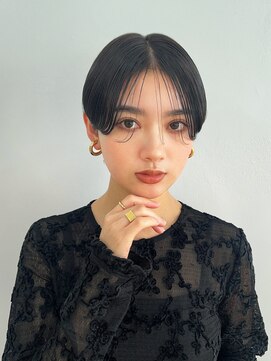 シティー(CITY.) タイトシルエットとシースルーバングの洗練マッシュ