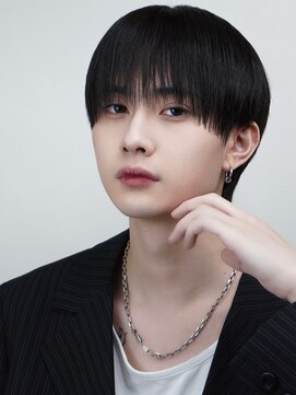 ゴールド 京都 三条(GOALD) ブルーブラックマッシュフェザーパーマ刈り上げセンターパート