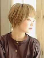 ハイトーン×ショートヘア！外ハネで美シルエット