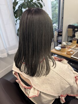 シア(sia) ブリーチベースにやわらかく透けるオリーブグレージュ◎