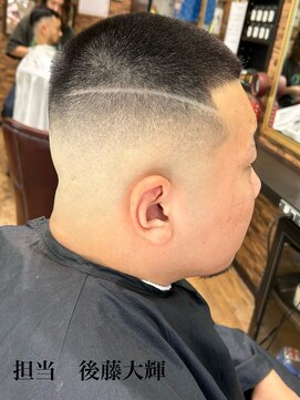 ムア(MUA) バズカット　スキンフェード