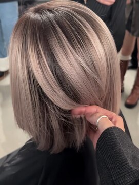 ペールベージュシャドールーツボブ