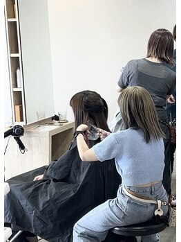 モップアップ(Mop up)の写真/女性スタイリストが多いから相談しやすい！幅広い年齢層や男性もOKの心地よい空間◎