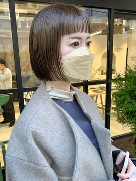 ノーム(norm) 前髪短め。切りっぱなしボブ×透明感カラー