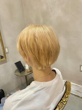 エトランジェ(Etrange) ホワイトベージュ