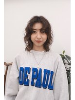 シカ(sica)&nbsp;ミディアムレングスに根本からくるくるっとパーマ