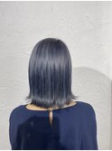 切りっぱなしボブブリーチオンカラーブルーシルバー外ハネボブ