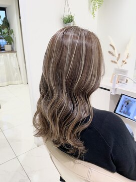 アッシュ 大宮店(Ash) 白髪ぼかしオリジナルハイライト