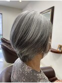 グレイヘアショート