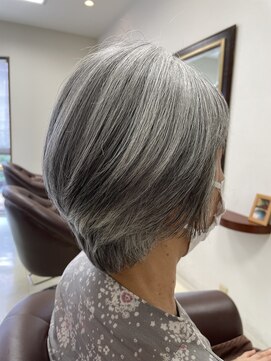 ラヴィータ(La vita) グレイヘアショート