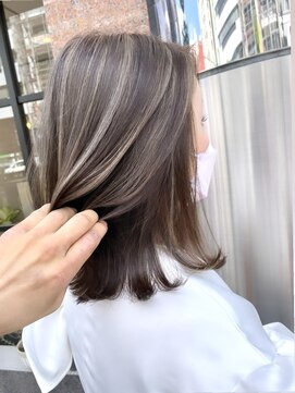 ノド(nodo.) ほんのりオリーブの白髪ぼかしハイライト