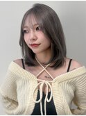 ミディアムレイヤーのシルバーグレージュ10代20代30代