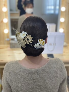 グラムール(Gramour) タイトシニヨン