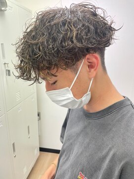 ウェイビーエフティフィフス 横浜西口(WAVEY ft.fifth) 波巻きスパイラルツイストスパイラルパーママッシュメンズヘア