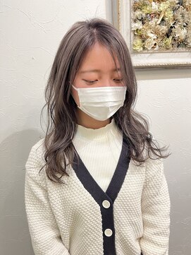 イリス(Iris.) パープルグレージュ 〇スタイリスト平田