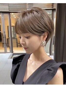 ラフ 立川(Laff) 似合わせカット丸みショートカットショートボブグレーベージュ