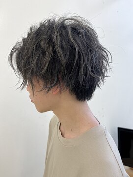 レオ 幸手(Leo) スパイラルパーマツイストパーマアップバング短髪メッシュ