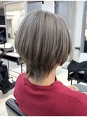 くびれウルフグレージュショートスタイル