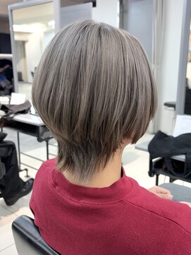 ヴェイン 渋谷(vain) くびれウルフグレージュショートスタイル