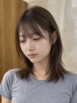 キリ 逗子(kiri) 逗子葉山ハッシュカットレイヤーカットサイドバング外ハネ眉m226