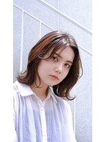 ラウレア(LAULEA)&nbsp;伸ばしかけの前髪もパーマで解決!くびれミディベージュカラー