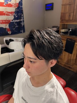 サンアンドマーリィズバーバー 駅前店(SON&MARLEY'S BAR BER) 6：4分けメンズヘアスタイル　アップバング　本厚木駅