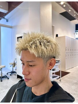 ルーストデラックス 京都河原町三条(ROOST dx) ブロンドスパイキーショート