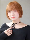 やわらかいハイトーンベージュで魅せる、軽やかコンパクトボブ