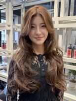 ディーエックス スリー(Dxxxx III) ゆる巻き 透明感カラー 髪質改善 レイヤーカットTOMOKI