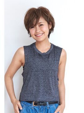 クラン(CLAN) 大人の耳掛けショートスタイル