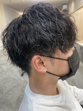 ヒュイル バイ ニアウ(Hwyl by Niau) メンズマッシュパーマツイストスパイラルパーマニュアンスパーマ